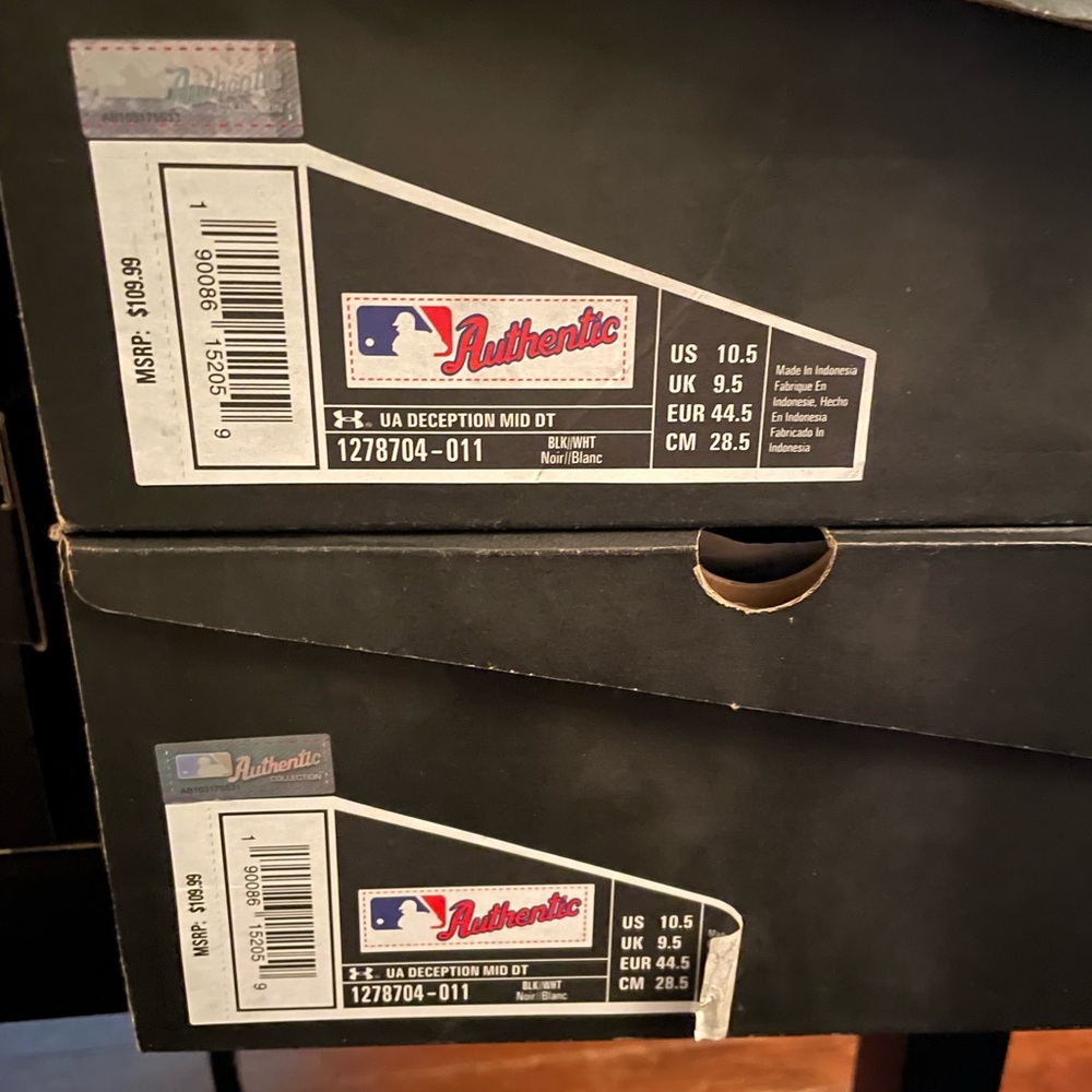 UA DECEPTION MID DT metal baseball cleats